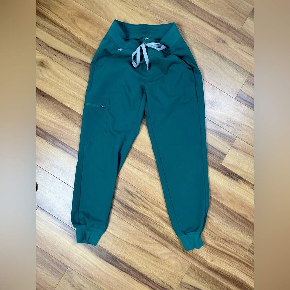 Figs Limited Edition Zamora Joggers in Hunter Green